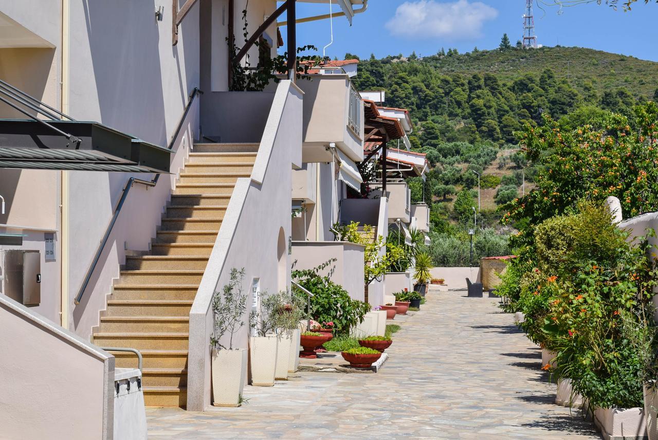 Meliton Inn Hotel & Suites By The Beach Neos Marmaras Exterior photo